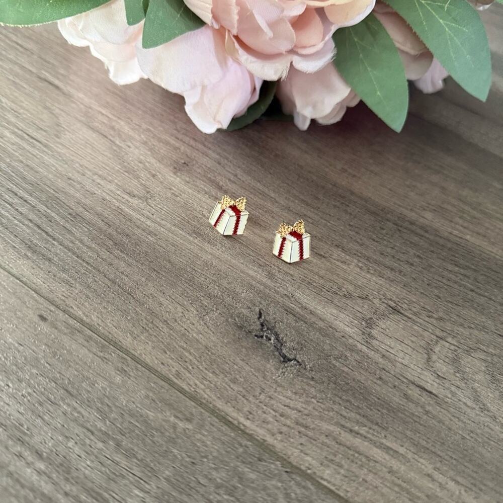 New Francesca's Christmas Presents Gift Stud‎ Earrings - Picture 3 of 4